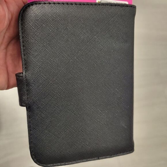 NEW UPGRADE ME BLACK SAFFIANO FAUX LEATHER LUXE PASSPORT TRAVEL CARD WALLET NWT - Picture 5 of 5